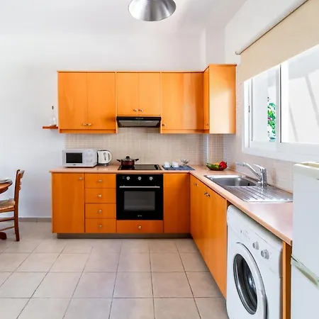 Apartament Kate's Latchi Beachfront 2 By Ezoria Polis